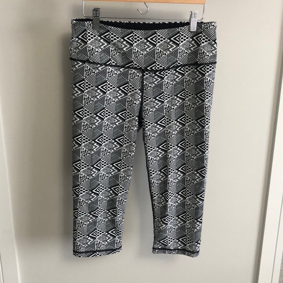 *****SOLD*****Victoria’s Secret Workout Crop Leggings 🖤 - Picture 5 of 5